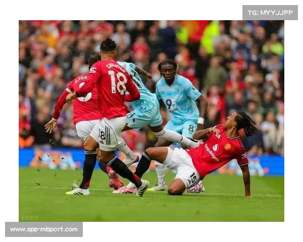 曼联对阵伯恩利现场：年轻小将莱西中横梁憾失绝杀